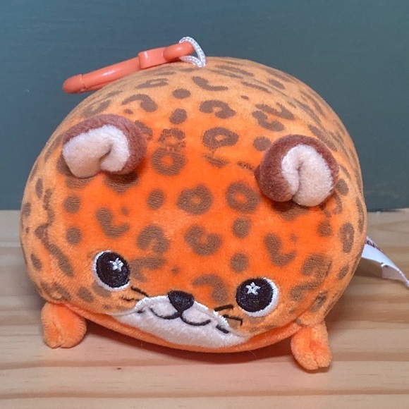 🟢 (2/$5) Mooshmallows Cheetah Keychain - Picture 1 of 7